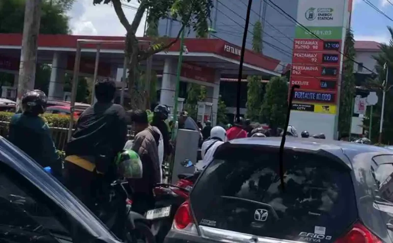 antrean BBM Kalbar panjang di SPBU jelang Idul Fitri