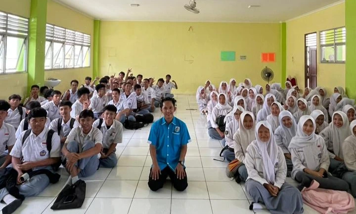 Kegiatan KNPI Pontianak Go To School di SMAN 4 Pontianak bersama Ketua KNPI Rio Rahmadanu yang membahas kepemudaan dan leadership kepada siswa.