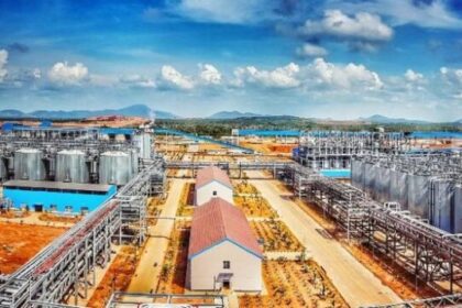 Pekerja lokal dan aktivitas industri di PT WHW AR Ketapang