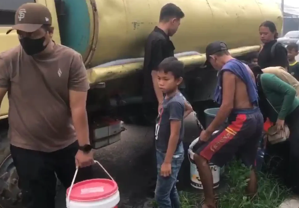 BEM Seka dan Matahari Kalbar membagikan 9.000 liter air bersih di Pontianak Utara